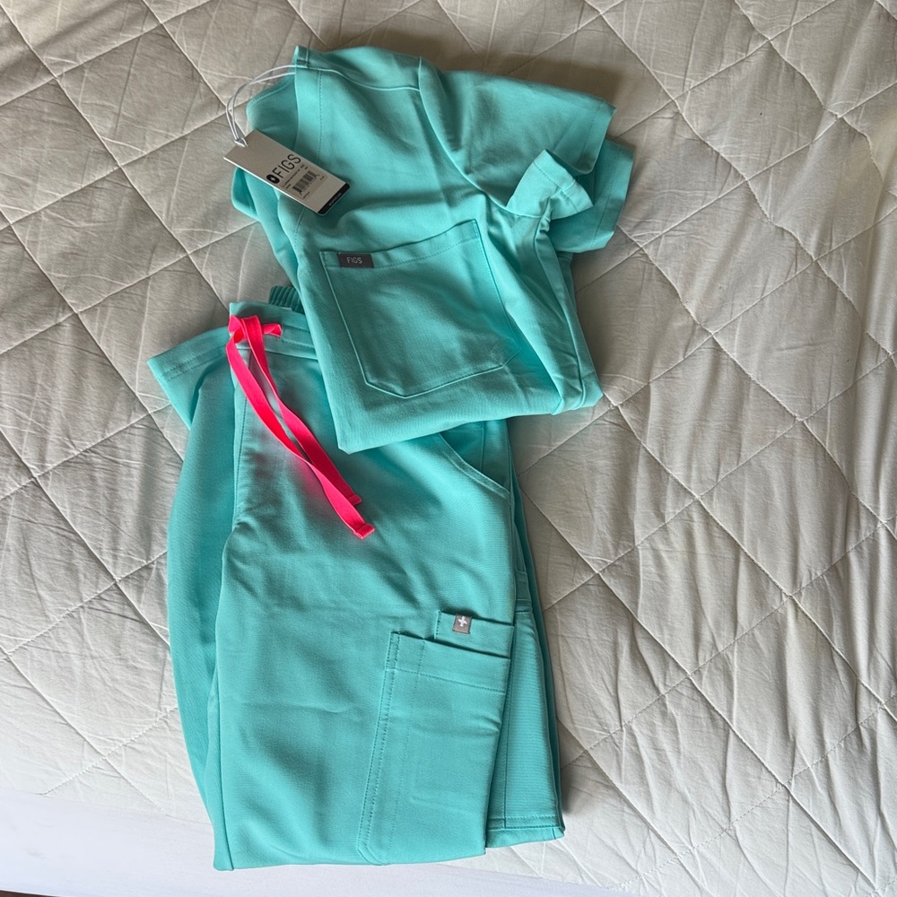 NWT Aqua Figs Scrub Set